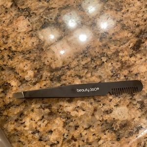 Brow tweezers